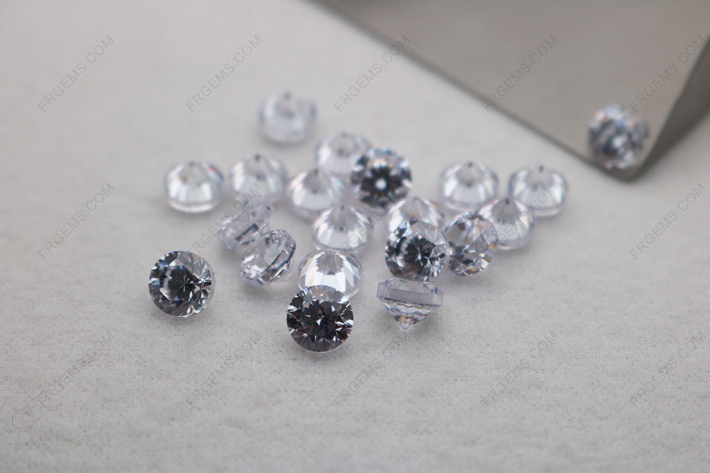 Loose Cubic Zirconia white Color Heavy thick girdle round Shape