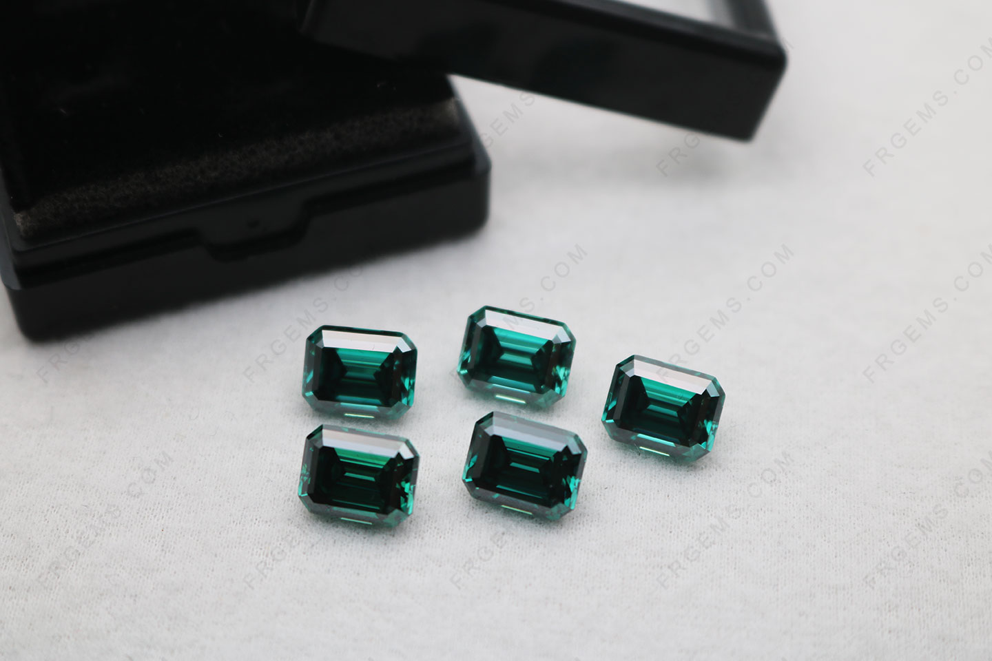 Emerald Green Color Moissanite VVS Top quality 9x7mm Emerald cut loose Moissanite gemstones factory in China