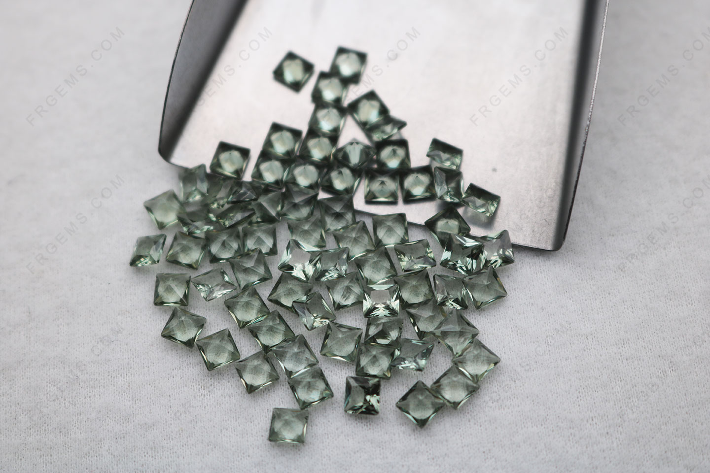 Spinel Tourmaline Green Light Color 149# square princess cut 4x4mm Loose gemstones wholesale