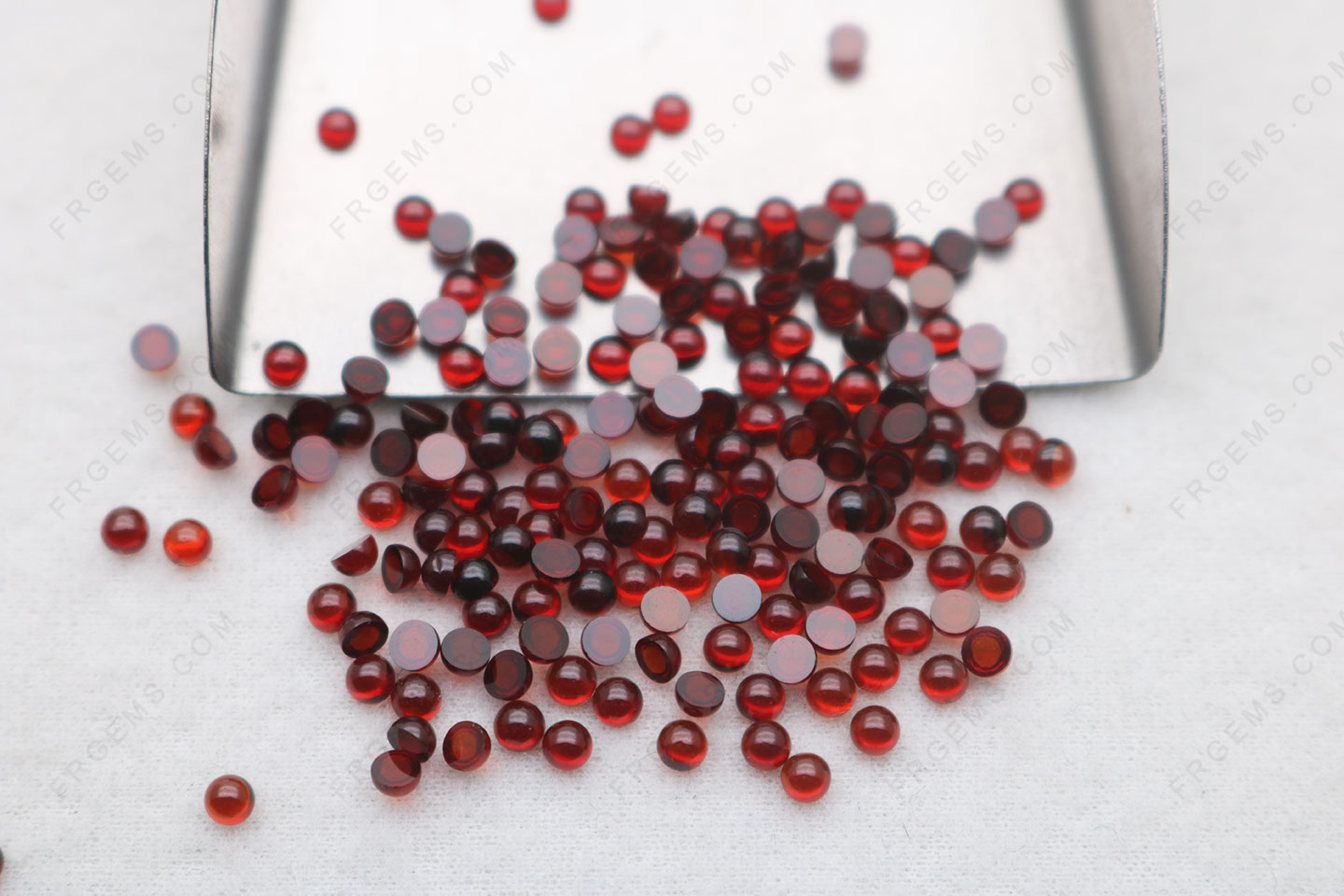 Natural genuine China Garnet Red Round Cabochon 2.5mm Loose gemstone Supppliers in China