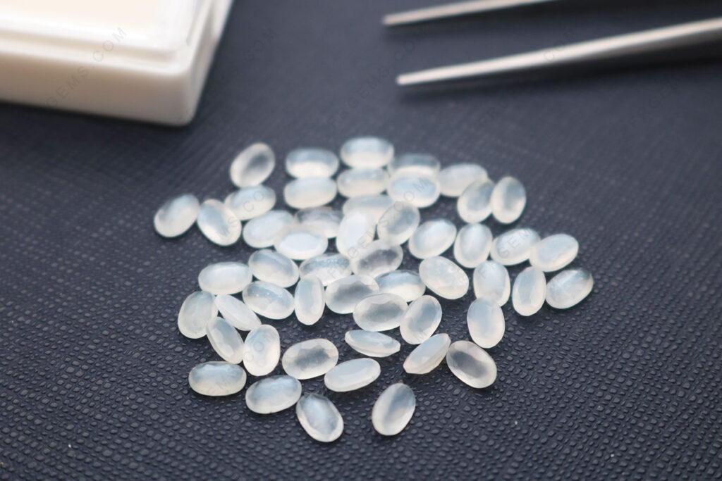 Wholesale-Natural-Genuine-White-Moonstone-Oval-Shape-faceted-6x4mm-Loose-Gemstones-Suppliers-in-China-IMG_7374