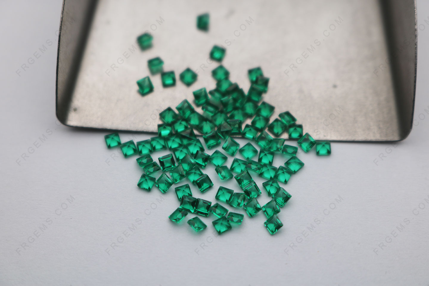 Nano Crystal Emerald Green dark 111# Color Square Step cut 2x2mm Loose Gemstones China Suppliers