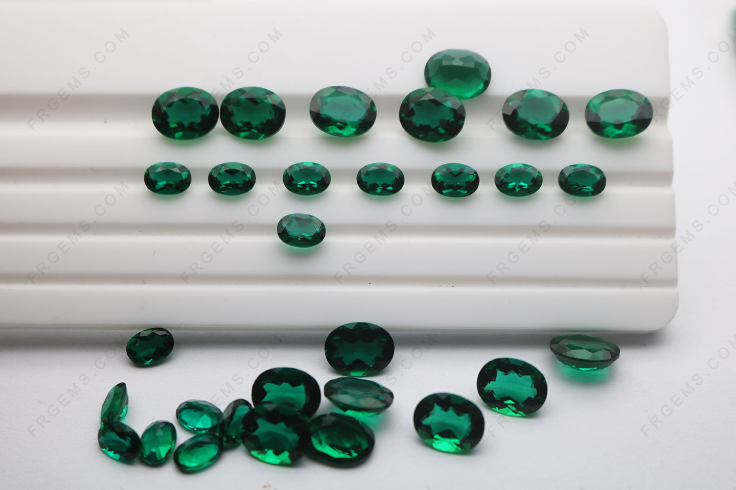 Lab Grown Emerald Green Zambia Green Color Oval Shape faceted 10x8mm Loose Gemstones