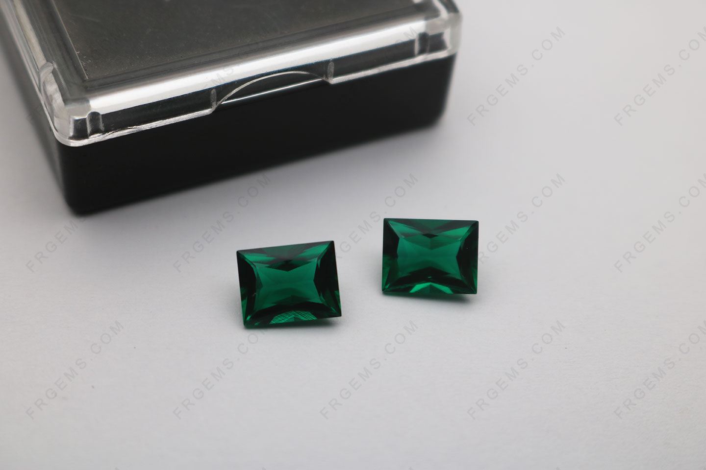 Lab Grown Emerald Green Zambia Green Color Rectangle Princess cut 9x7mm Loose Gemstones Suppliers