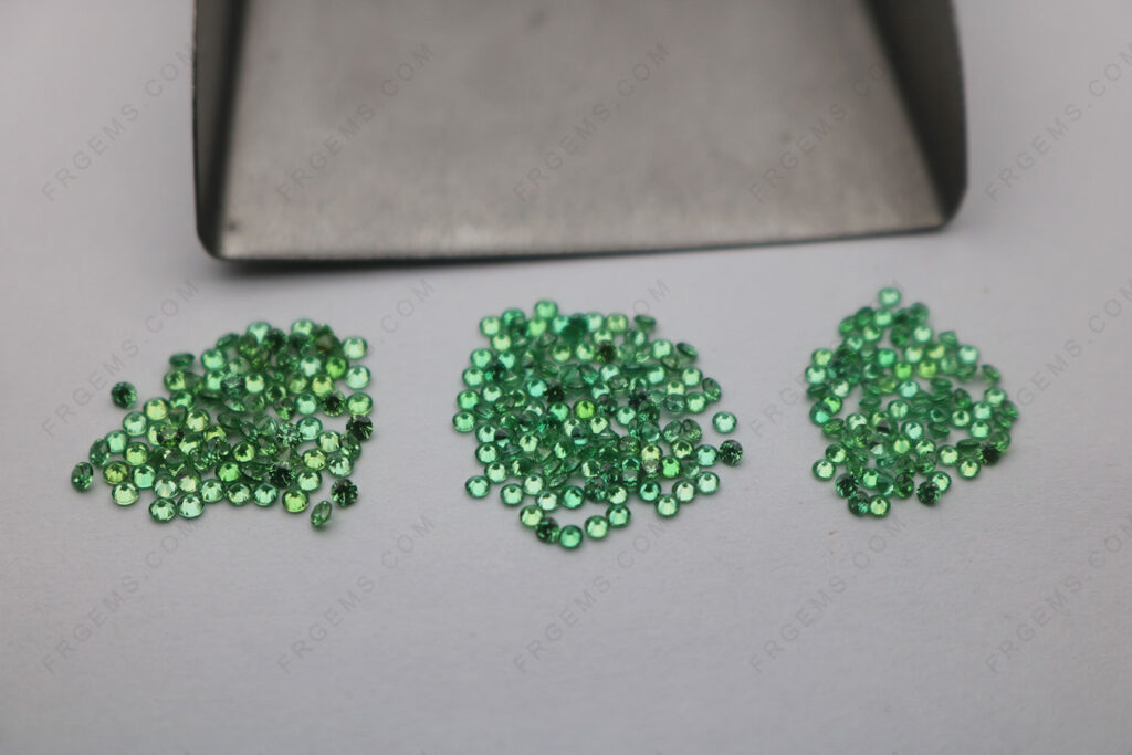 Loose-CZ-Emeral-Green-Color-Light-shade-Round-faceted-Small-melee-1.4mm-Zirconia-Gemstones-China-Manufacturers-IMG_7590