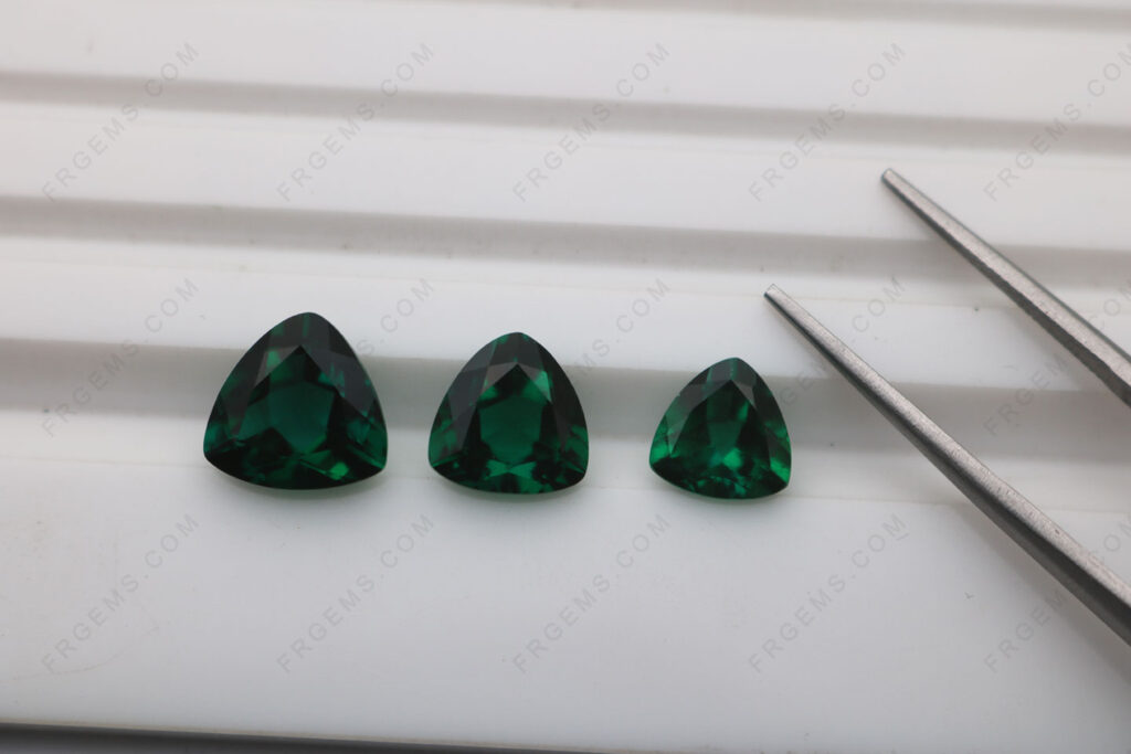 Lab-Emerald-Zambia-Green-color-Trillion-Shape-faceted-10x10mm-and-8x8mm-Loose-Gemstones-Manufacturer-China-IMG_7704