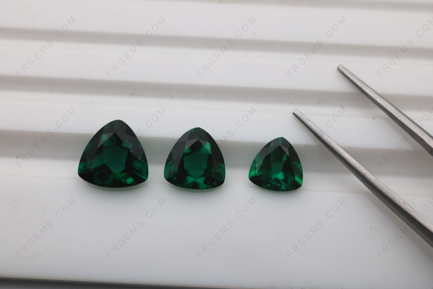 Lab Emerald Zambia Green color Trillion Shape faceted 10x10mm and 8x8mm Loose Gemstones Manufacturer