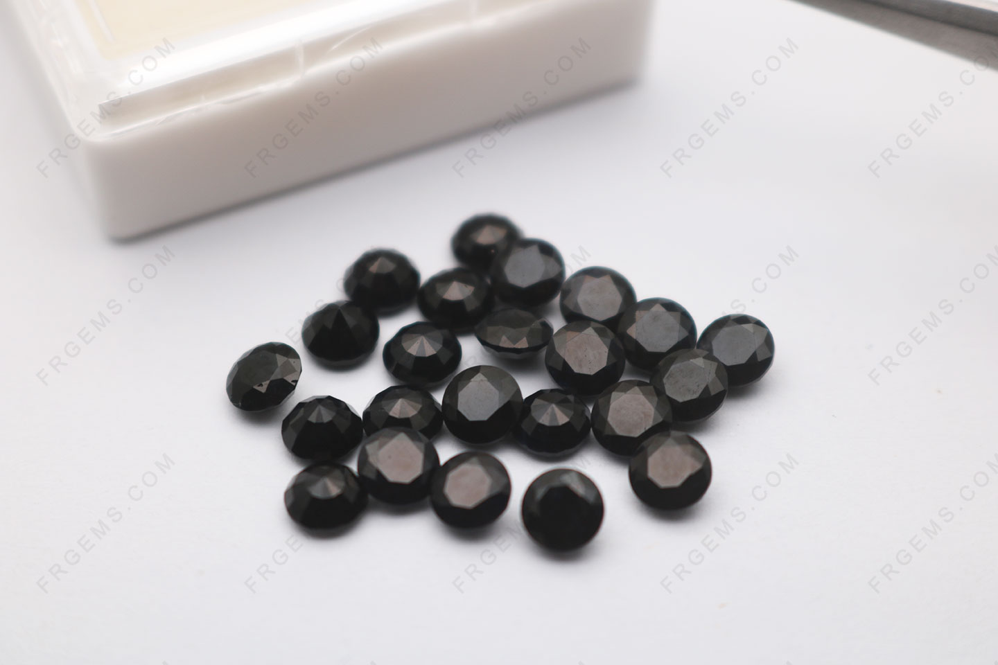 Wholesale Natural Genuine Black Sapphire Round faceted 5.00mm Loose Gemstones from China