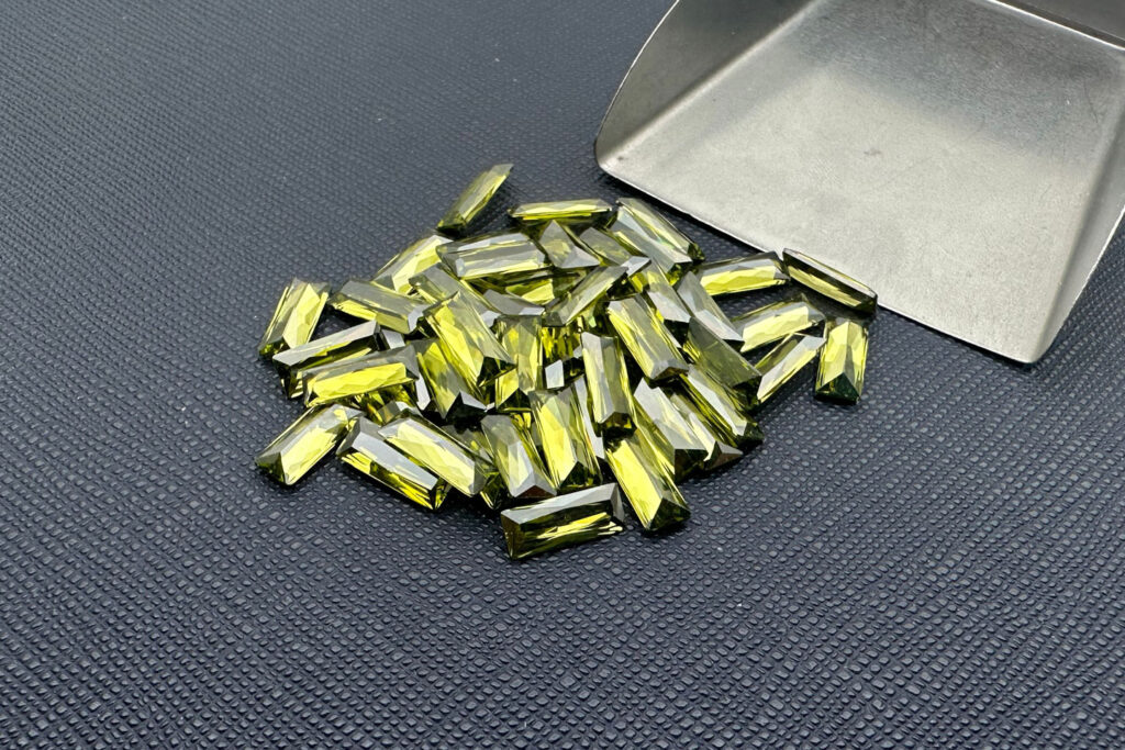 Rectangle-princess-cut-12x4mm-Cubic-Zirconia-Peridot-Light-color-shade-loose-Gemstones-Wholesale-China